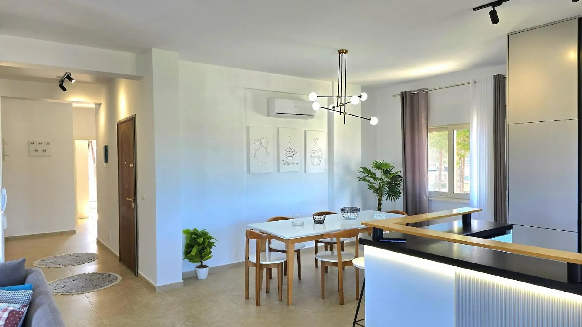 Апартаменты Elegant Penthouse With Huge Terrace Plazhi San Pietro 0*,  Албания