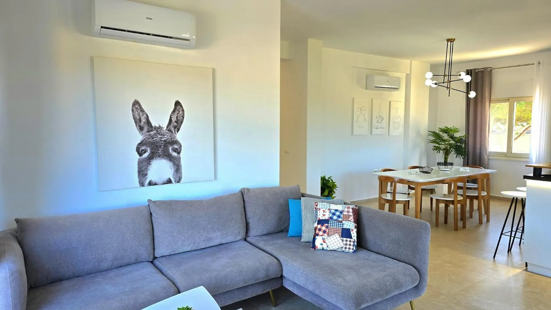 Апартаменты Elegant Penthouse With Huge Terrace Plazhi San Pietro