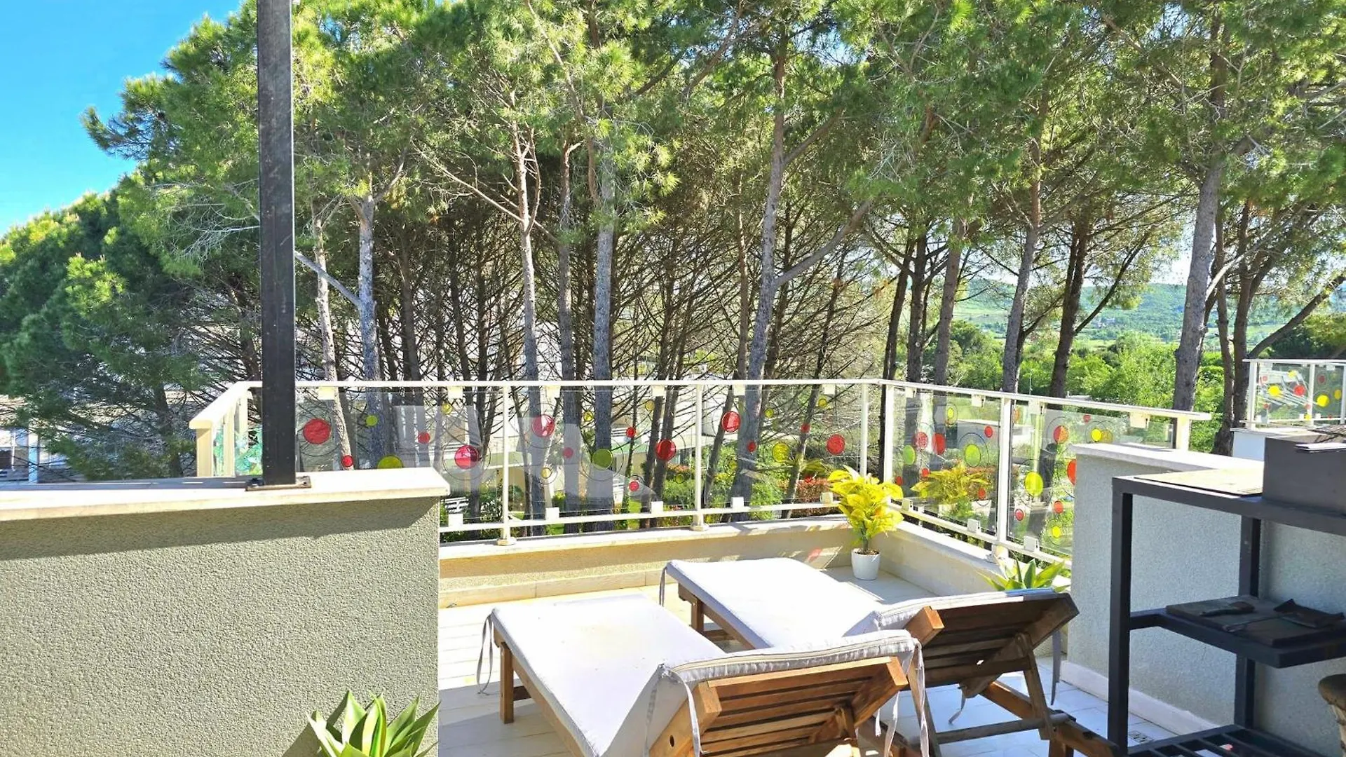 Апартаменты Elegant Penthouse With Huge Terrace Plazhi San Pietro